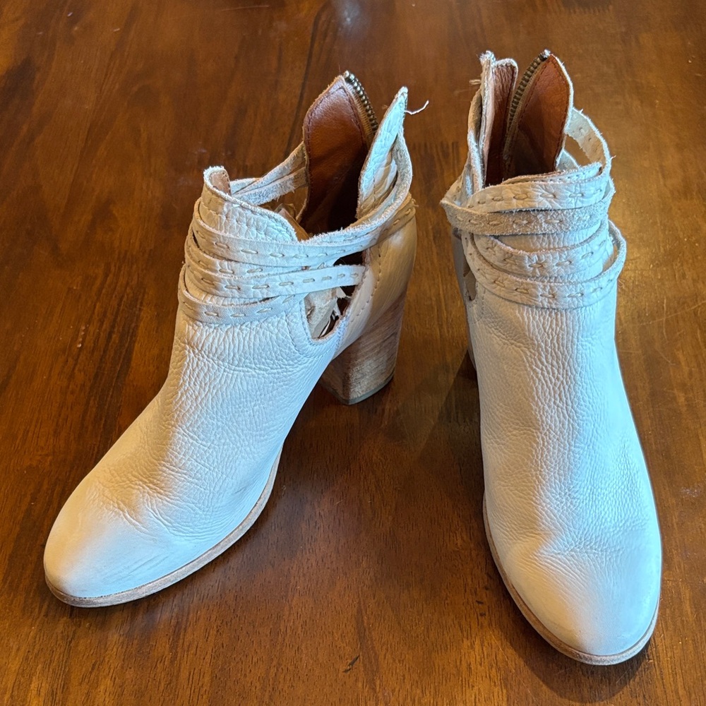 Frye White Leather Naomi Ankle Boots w Heels
